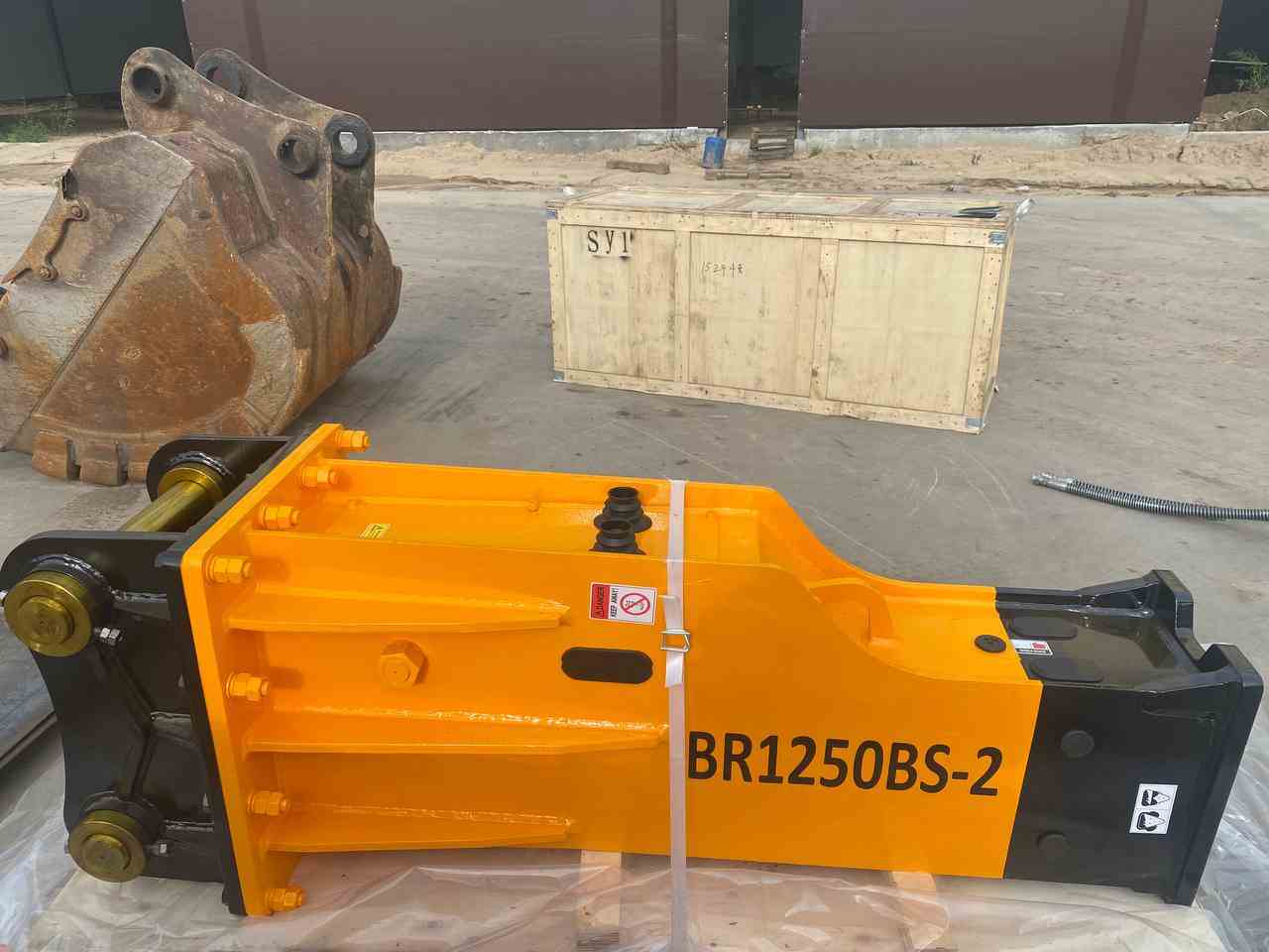 Гидромолот закрытый корпус BR1250BS-2 Black Rock для спецтехники Гидромолот закрытый корпус BR1250BS-2 Black Rock для спецтехники
